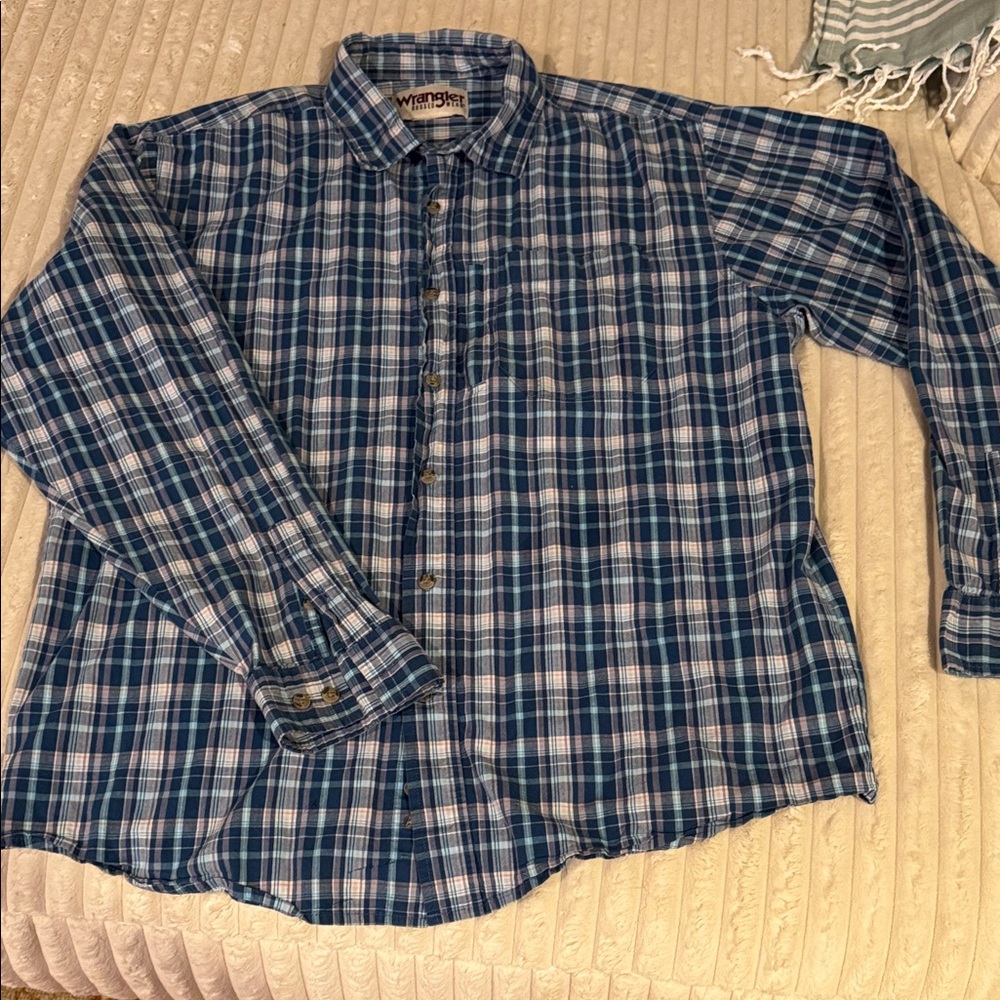 Wrangler Men's Casual Blue and White Plaid Shirt